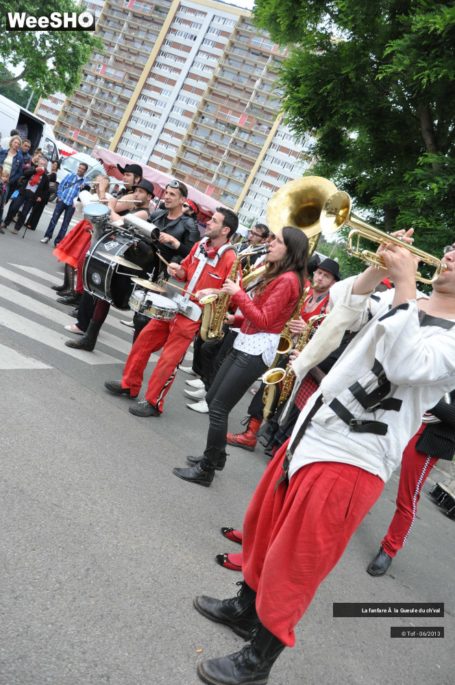 22/56 photos du spectacle La fanfare à la Gueule du ch'val